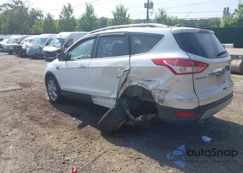 2015 Ford Escape Titanium z USA, uszkodzony, nr VIN 1FMCU9JX1FUB54764